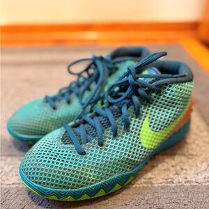 Nike Kyrie 1 Australia Youth Size 5Y Basketball Shoes